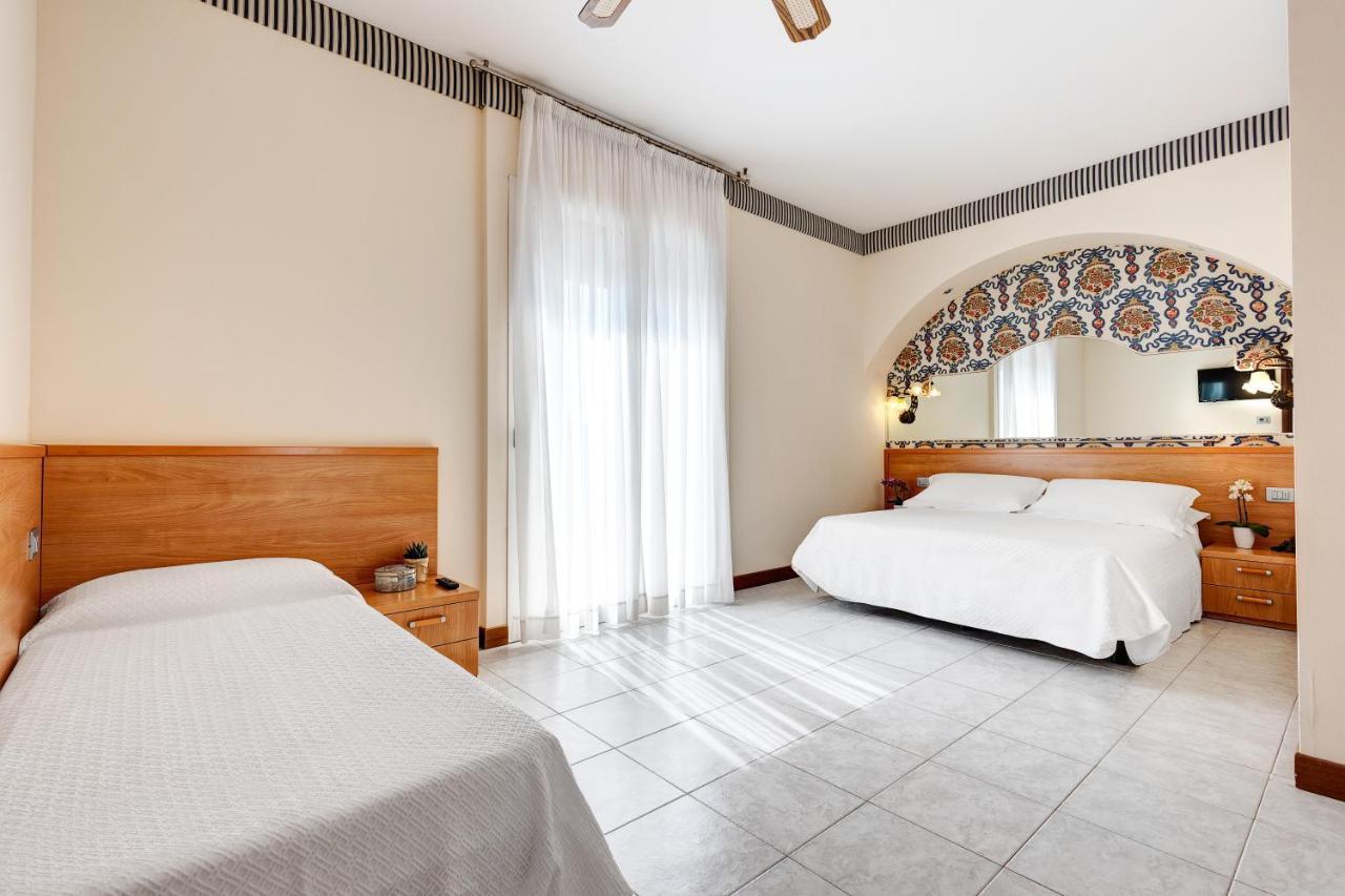 Hotel Nettuno Lido di Jesolo Bagian luar foto