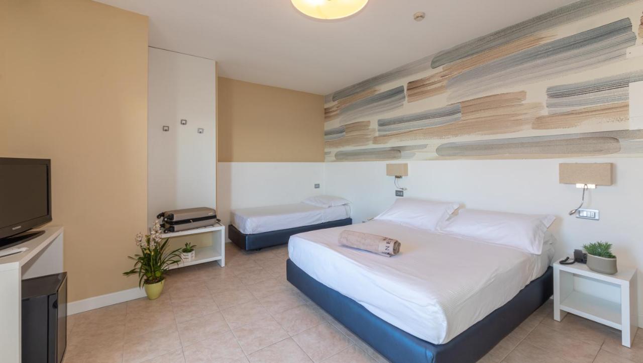 Hotel Nettuno Lido di Jesolo Bagian luar foto