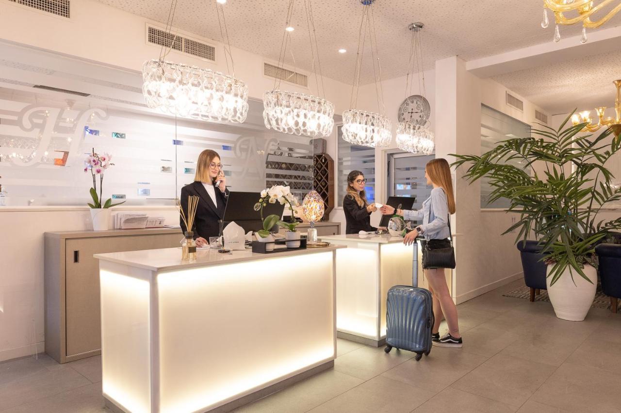 Hotel Nettuno Lido di Jesolo Bagian luar foto