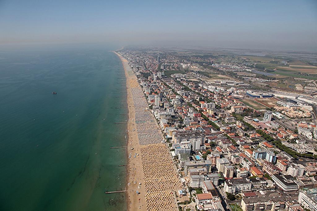 Hotel Nettuno Lido di Jesolo Bagian luar foto